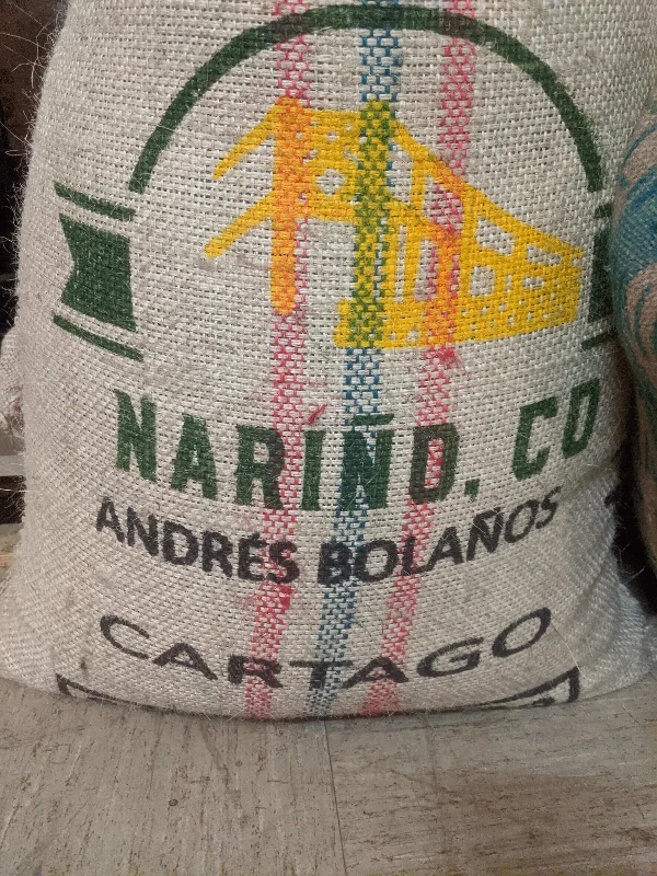 Retro polka dot mug-Colombia Narino